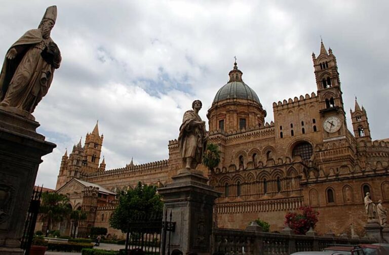 Lire la suite à propos de l’article La cathédrale de Palerme et les jardins de la Villa Bonano