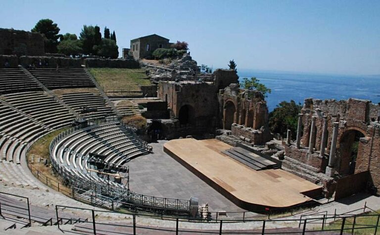 Lire la suite à propos de l’article Taormina, la vieille ville et ses ruines antiques, la riviera sicilienne