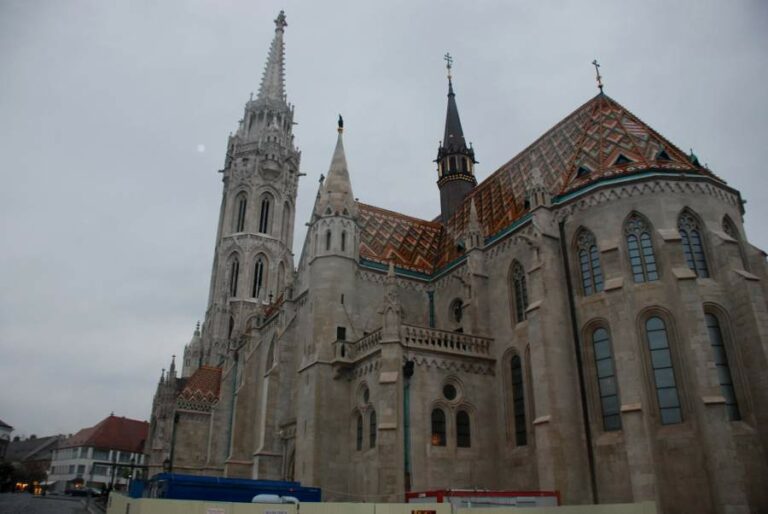 Lire la suite à propos de l’article Arrivée à Budapest, promenade sous la pluie le long du Danube
