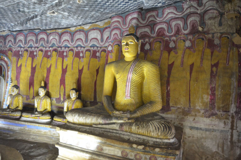 Lire la suite à propos de l’article Dambulla, le temple d’or et les temples troglodytes, tout le trésor du Sri Lanka