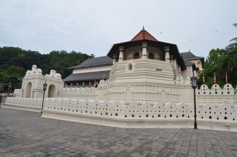Lire la suite à propos de l’article Kandy, autour du temple de la Dent et du centre culturel du Sri Lanka