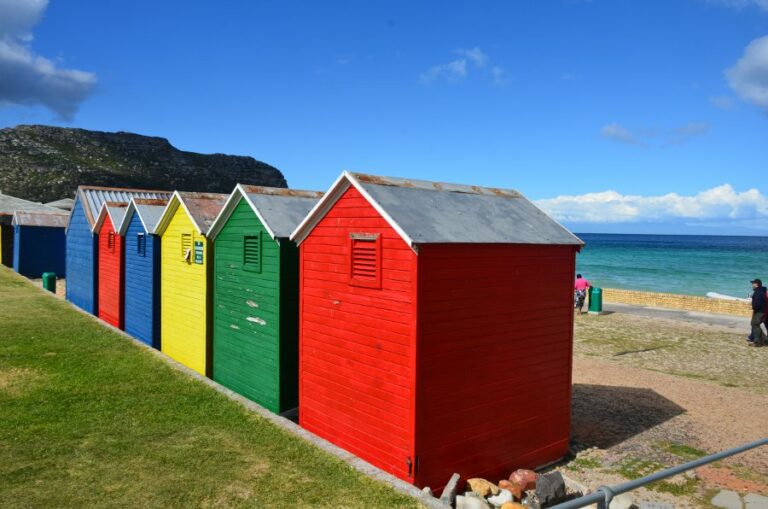 Lire la suite à propos de l’article Péninsule du Cap, les cabines colorées de Fish Hoek Plage