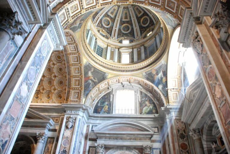 Lire la suite à propos de l’article La place Saint-Pierre, la basilique et sa coupole