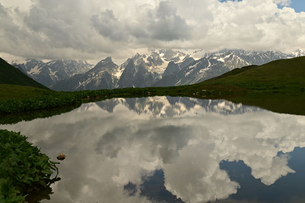Lire la suite à propos de l’article Lacs de Koruldi, la beauté irréelle des montagnes du Caucase