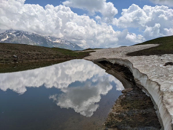 Lire la suite à propos de l’article Lacs de Koruldi, des miroirs d’eau entourés de sommets