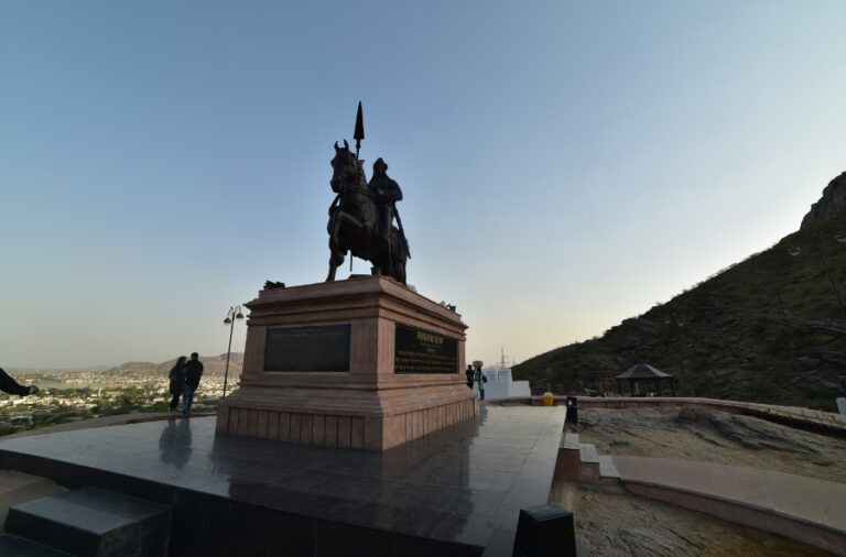 Lire la suite à propos de l’article Sur les collines d’Ajmer puis retour à Delhi