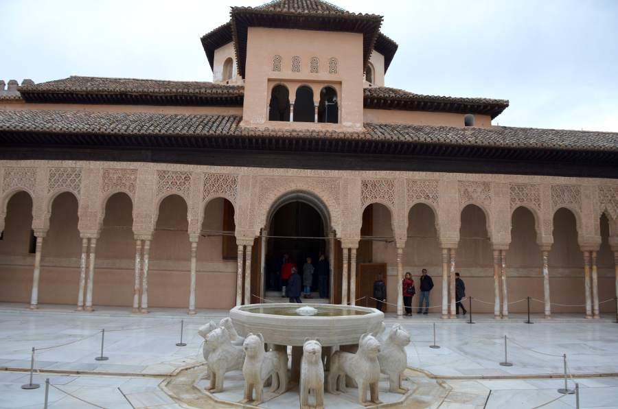 You are currently viewing L’Alhambra, le trésor arabe de Grenade
