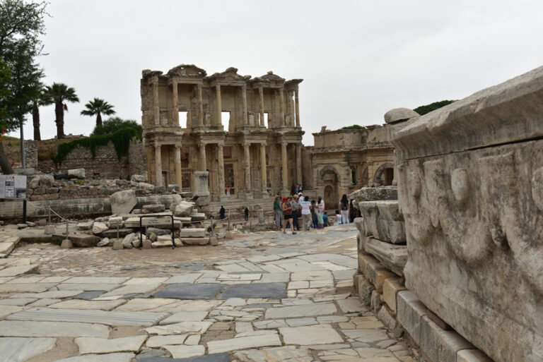 Lire la suite à propos de l’article Ephèse, de l’ancienne cité grecque à la cité romaine