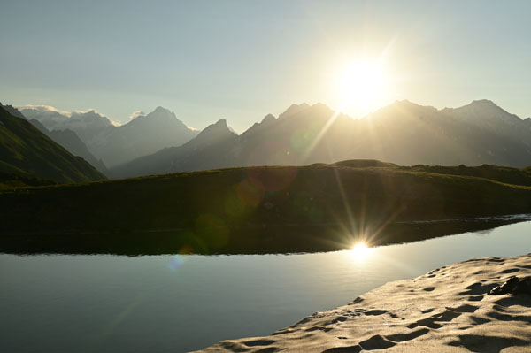 Lire la suite à propos de l’article Retour aux lacs de Koruldi, lever de soleil sur le Grand Caucase