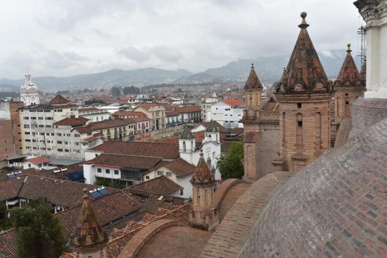 Lire la suite à propos de l’article Cuenca, le parc Calderon et la cathédrale de l’Immaculée Conception