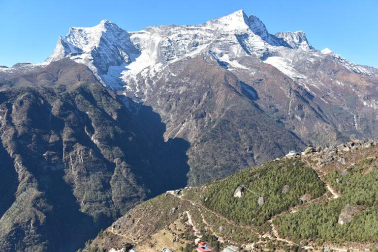 Lire la suite à propos de l’article Everest Base Camp, autour du parc de Sagamartha