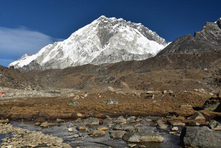Lire la suite à propos de l’article Everest Base Camp, la montée vers Lobuche (4.980 m)