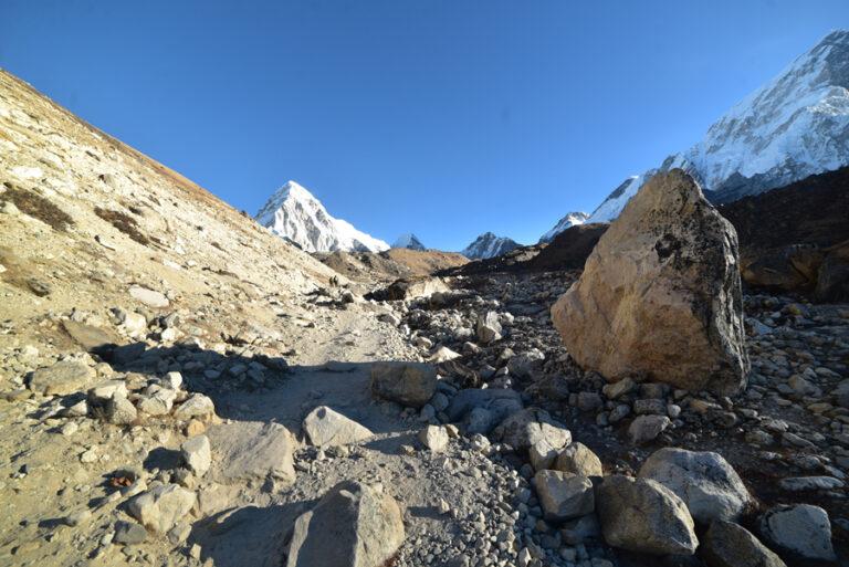Lire la suite à propos de l’article Everest Base Camp, la montée éprouvante vers Gorak Shep (5.170)