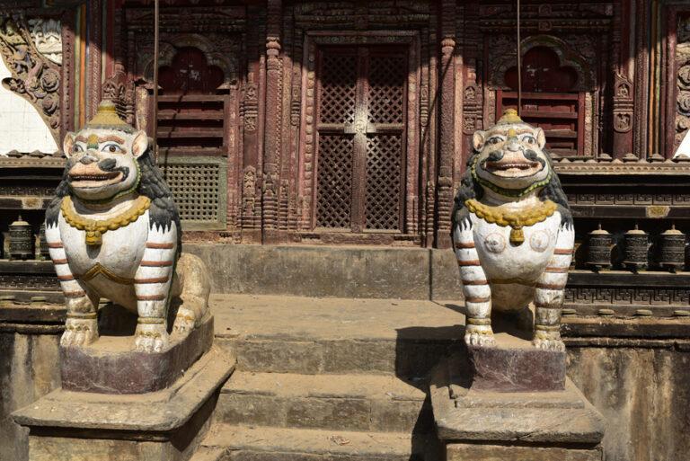 Lire la suite à propos de l’article Patan, les temple Minanathi et Rato Machhendranath