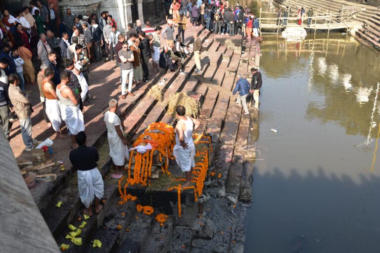 Lire la suite à propos de l’article Vallée de Katmandou, le sanctuaire sacré de Pashupatinath