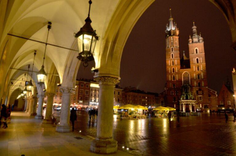 Lire la suite à propos de l’article Cracovie, autour de Rynek Glowny la nuit