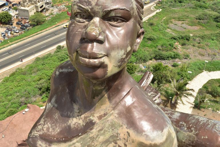 Lire la suite à propos de l’article Dakar, halte mémorielle au monument de la Renaissance