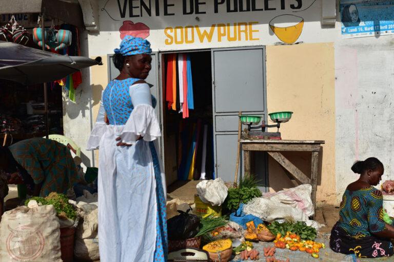 Lire la suite à propos de l’article Sur la route de Saint-Louis, scènes de la vie ordinaire