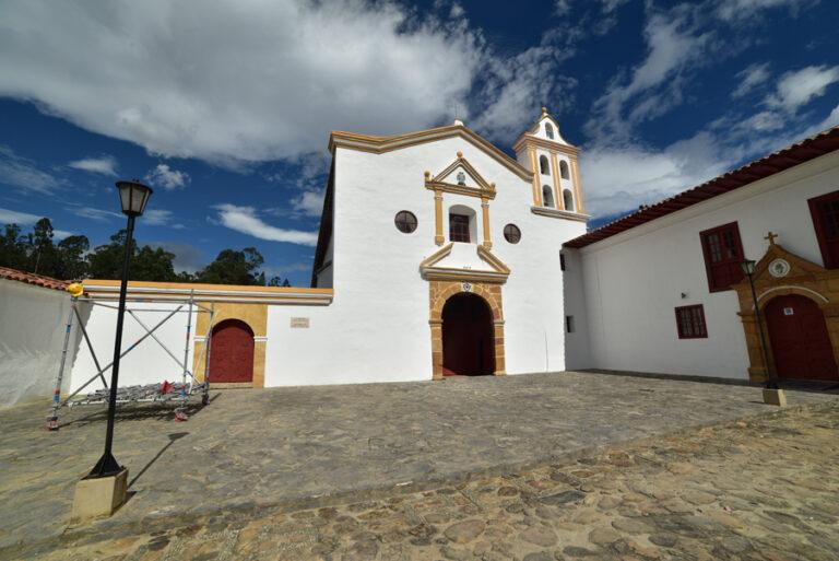 Lire la suite à propos de l’article Raquira, l’extraordinaire convento de la Candelaria