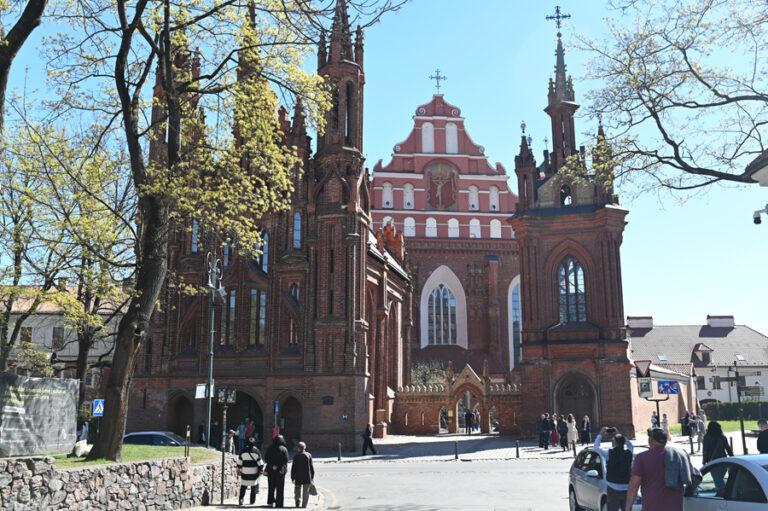 Lire la suite à propos de l’article Vilnius, les églises Saint-Bernardin et Sainte-Anne