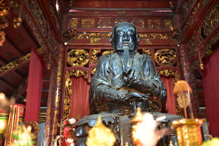 Lire la suite à propos de l’article Hanoï, la ferveur du Temple Quan Thanh
