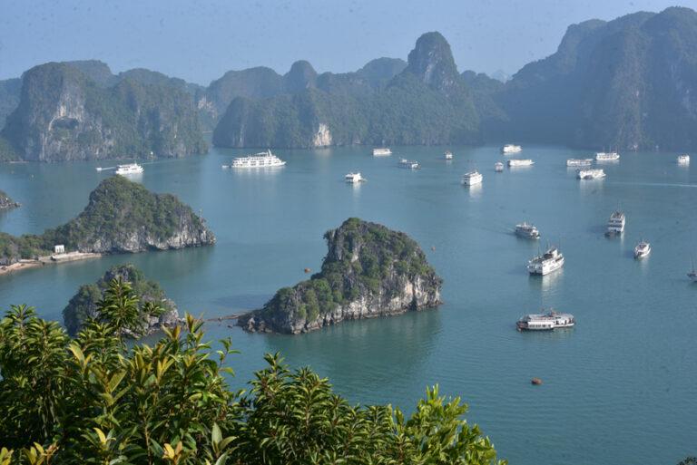 Lire la suite à propos de l’article Baie d’Halong, à l’assaut de l’île de Ti Top