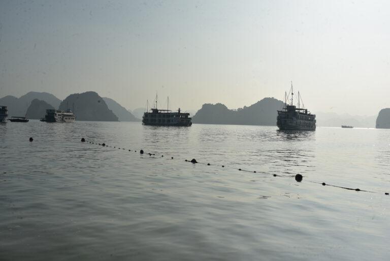Lire la suite à propos de l’article Coucher de soleil sur la baie d’Halong