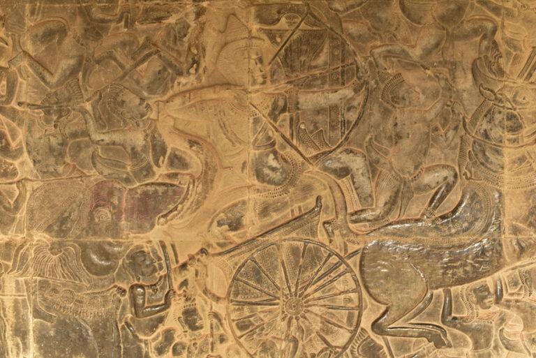Lire la suite à propos de l’article Angkor Wat, devant l’entrée principale du temple