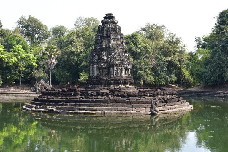 Lire la suite à propos de l’article Angkor, le temple Neak Pean et son bassin