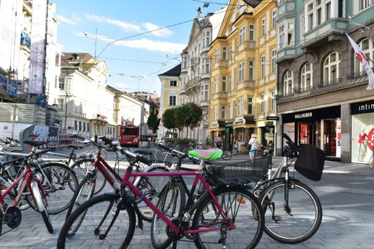 Lire la suite à propos de l’article Innsbruck, Maria-Theresien Strasse et l’arc de Triomphe