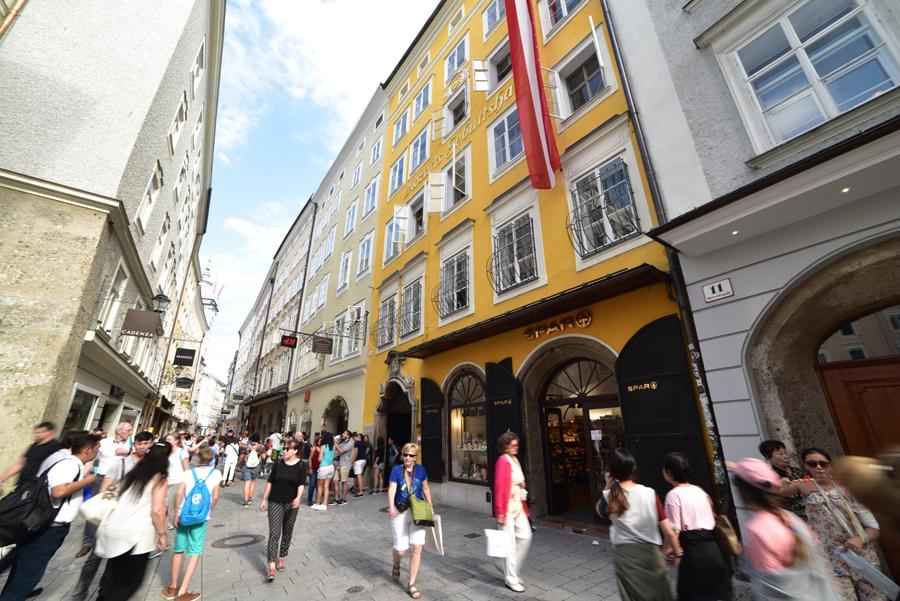 Lire la suite à propos de l’article Salzbourg, Universitatplatz et le quartier de la bourgeoisie
