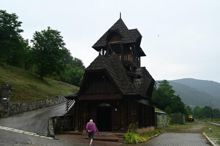 Lire la suite à propos de l’article Parc national de Tara, une halte à la petite gare de Mokra Gora