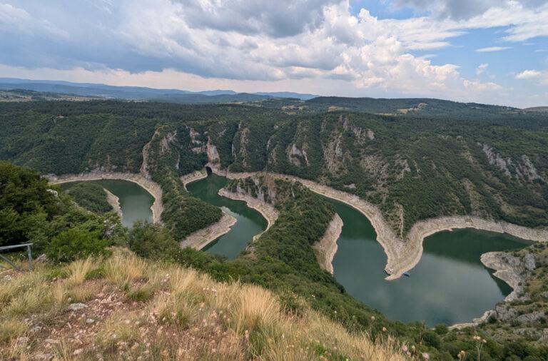 Lire la suite à propos de l’article Canyon de l’Uvac, la belle vue depuis le belvédère de Molitva