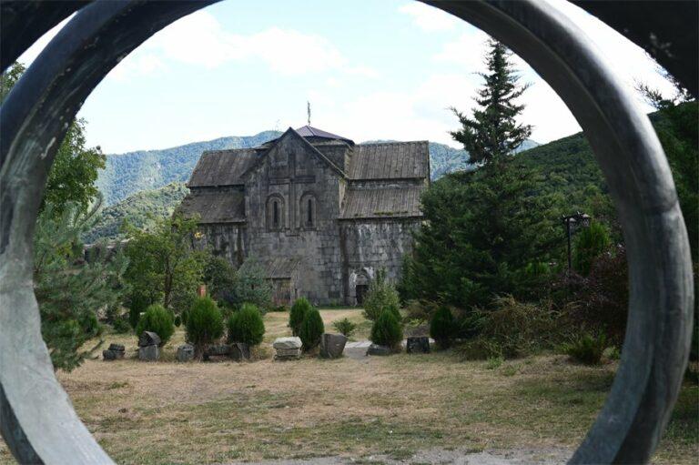 Lire la suite à propos de l’article Monastère d’Akhtala, quelques unes des plus belles fresques d’Arménie