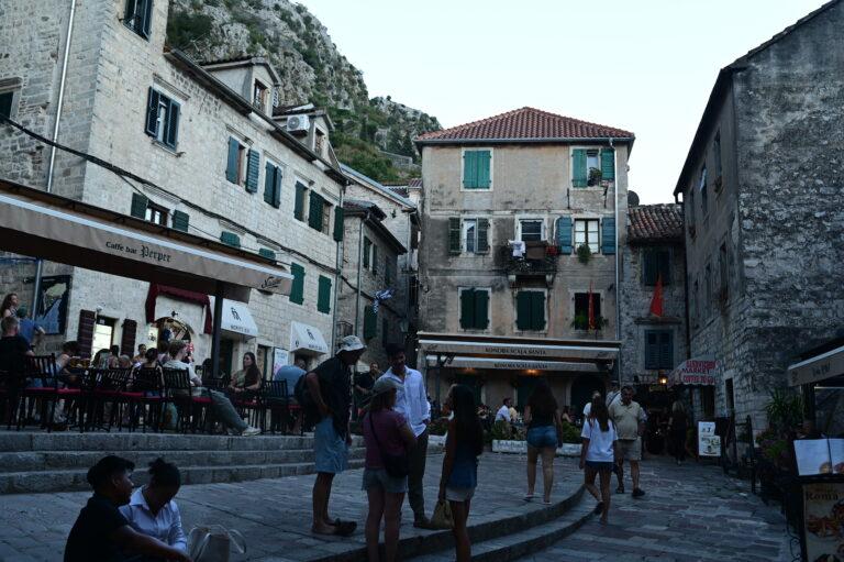 Lire la suite à propos de l’article Kotor, une première découverte de la vieille ville en fin d’après-midi