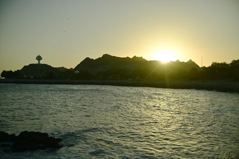 Lire la suite à propos de l’article Mascate, la corniche au lever du soleil