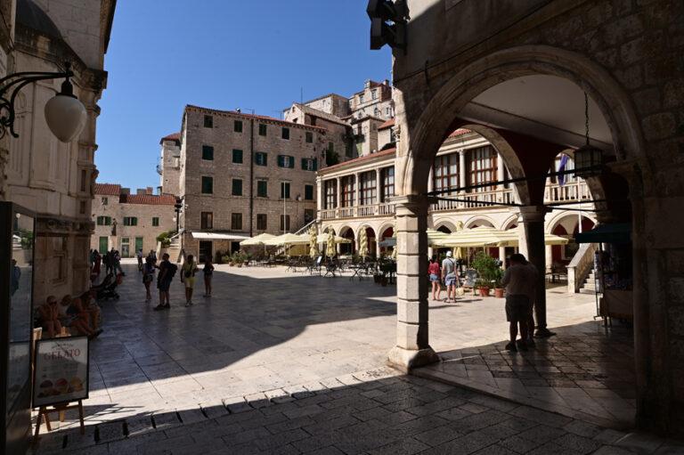 Lire la suite à propos de l’article Sibenik – La belle endormie au charme inouï