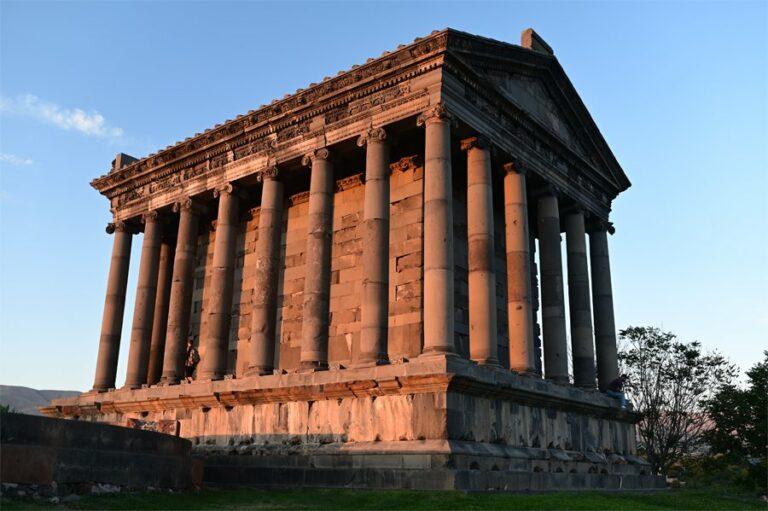 Lire la suite à propos de l’article Garni, au pied de l’ancien temple grec du roi Tiridate