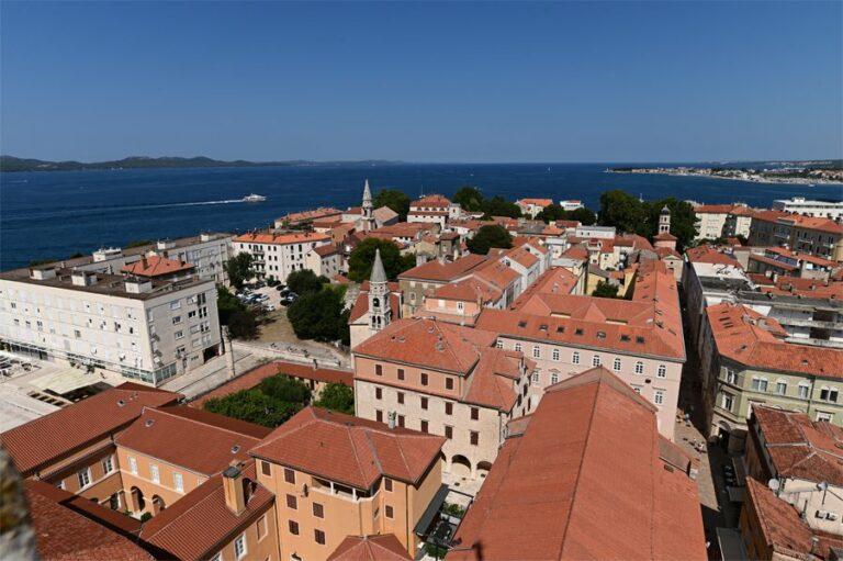 Lire la suite à propos de l’article Zadar, la cathédrale Sainte-Anastasie et son campanile